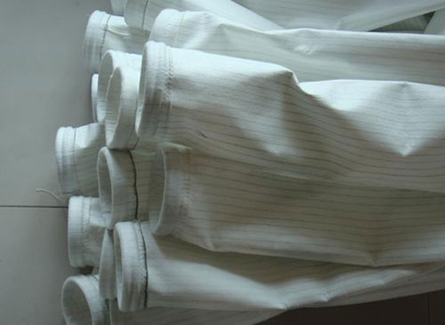 蘭州水泥廠定購的防靜電除塵布袋今日已發(fā)貨 蘭州水泥廠定購的防靜電除塵布袋今日已發(fā)貨